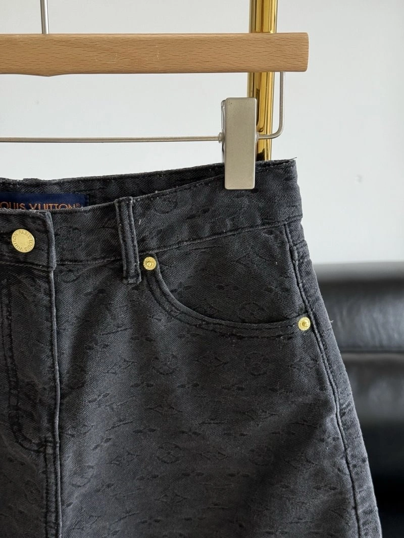 Stretchable Louis Vuitton Short Pants 130670