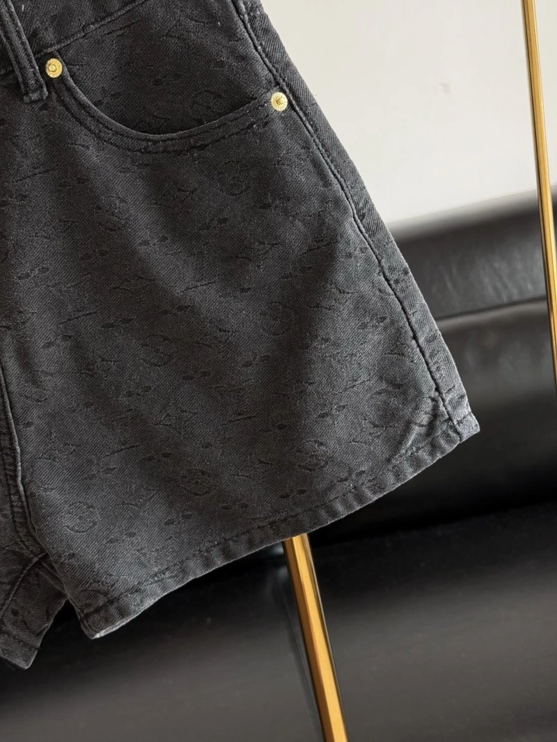 Stretchable Louis Vuitton Short Pants 130670