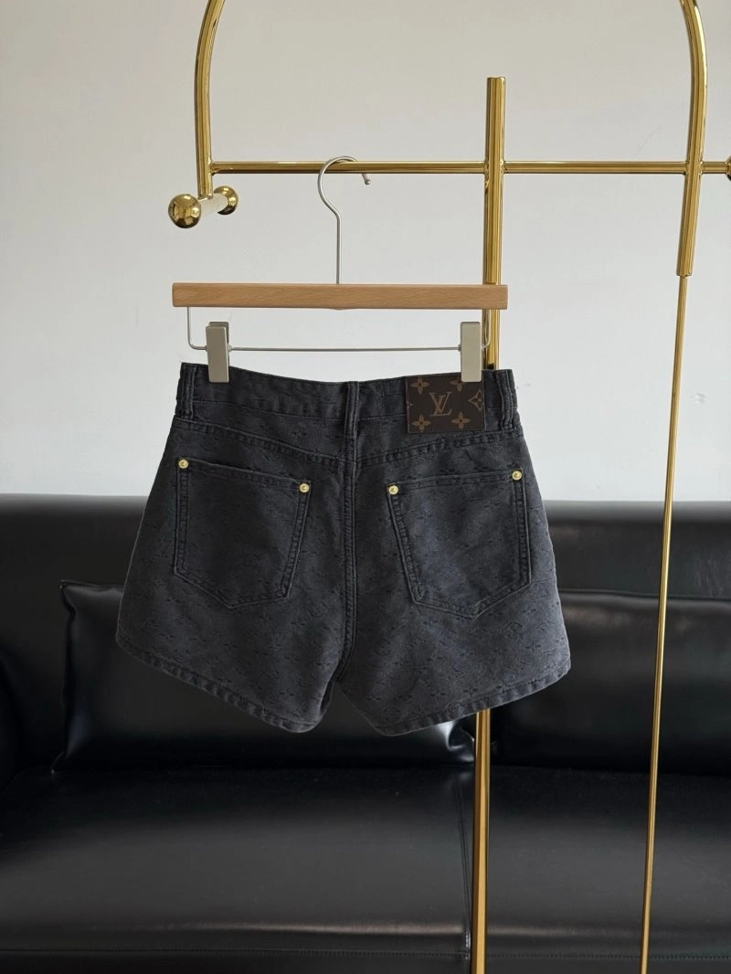 Stretchable Louis Vuitton Short Pants 130670