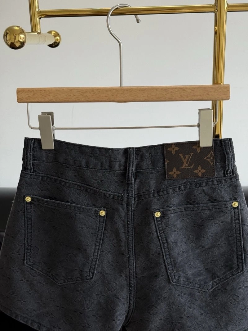 Stretchable Louis Vuitton Short Pants 130670