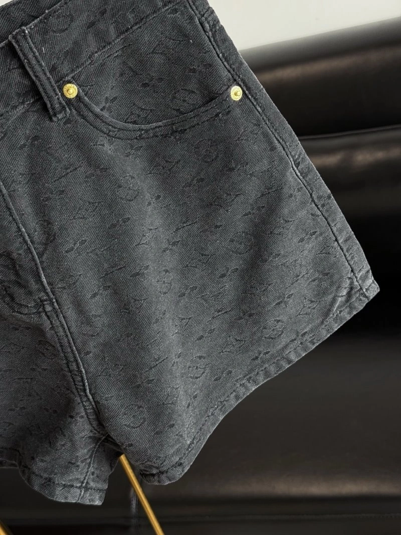 Stretchable Louis Vuitton Short Pants 130670