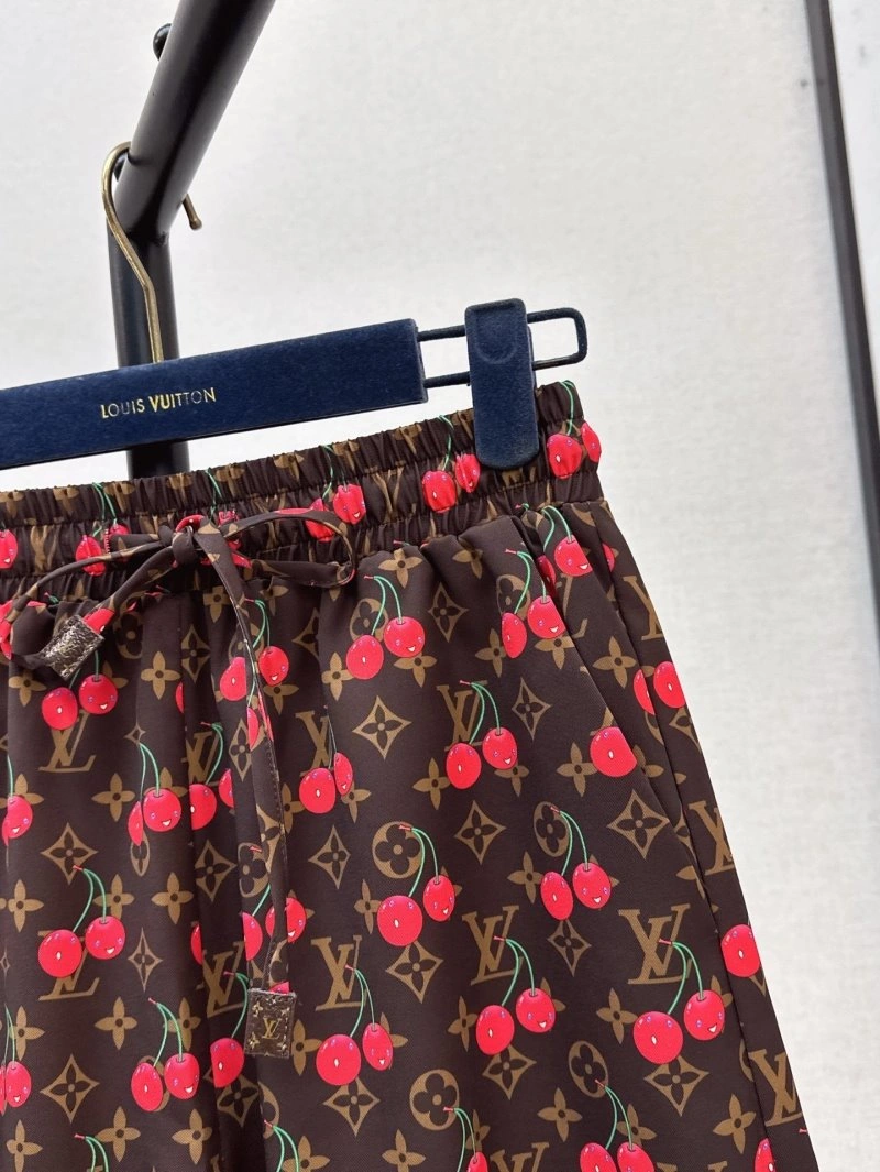 Refined Louis Vuitton Short Pants 130654