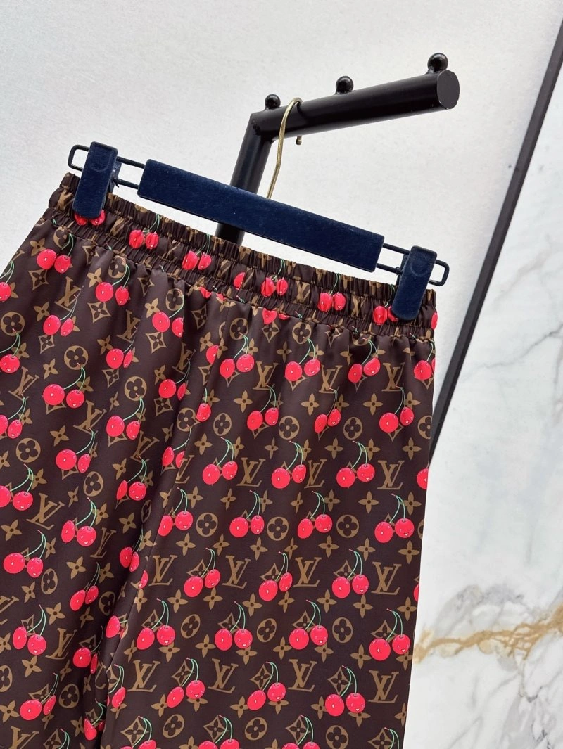 Refined Louis Vuitton Short Pants 130654