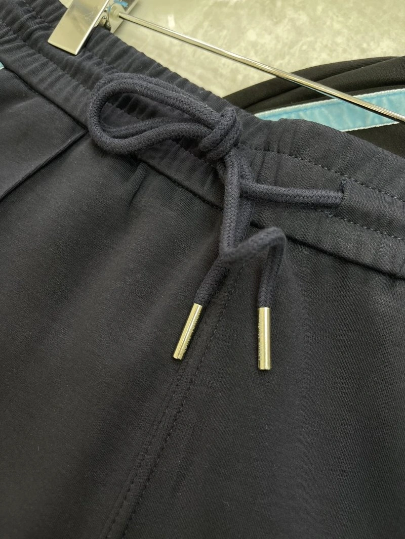 Functional Louis Vuitton Short Pants 130647