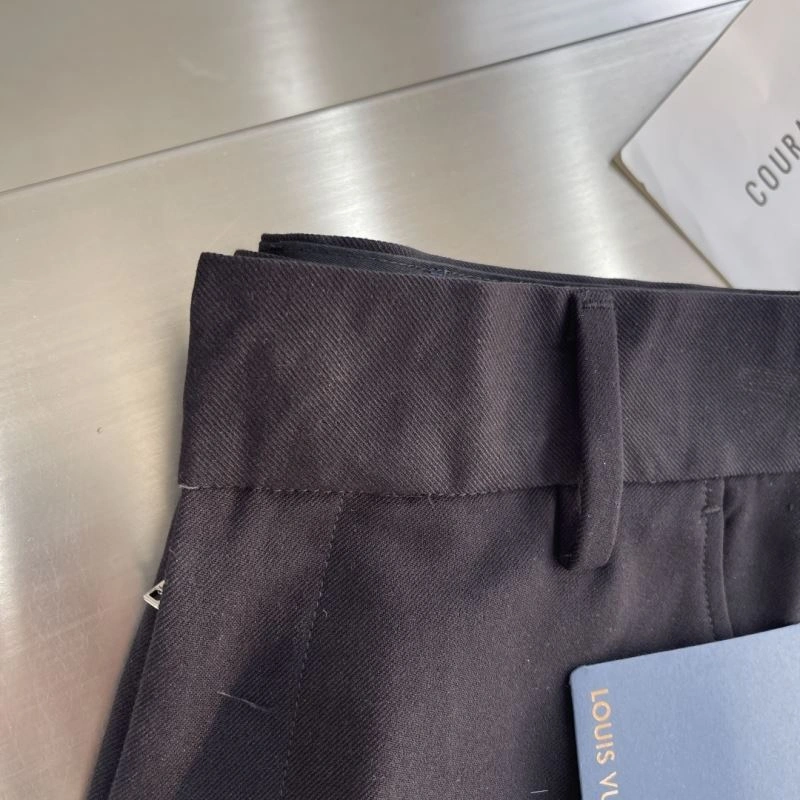 Unisex Louis Vuitton Short Pants 135786