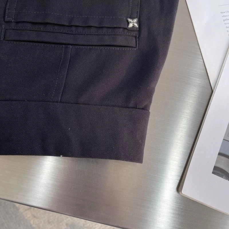 Unisex Louis Vuitton Short Pants 135786