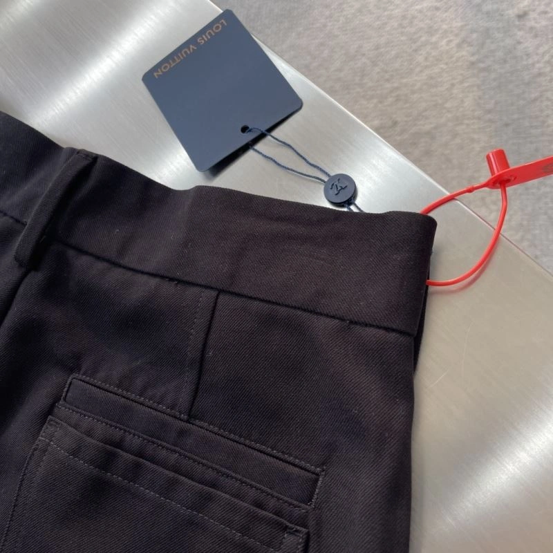 Unisex Louis Vuitton Short Pants 135786
