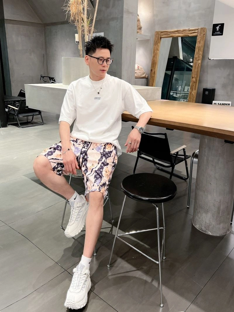 Lightweight Louis Vuitton Short Pants 135754