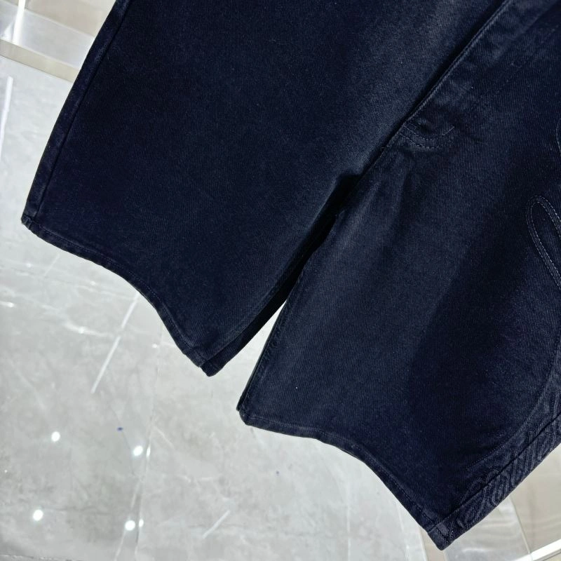 Sporty Louis Vuitton Short Pants 134830