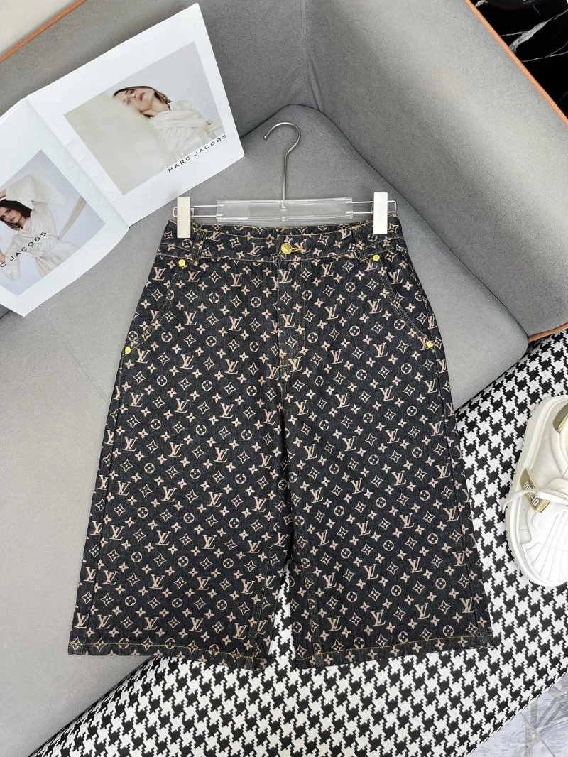 EyeCatching Louis Vuitton Short Pants 131375