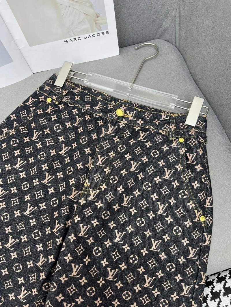 EyeCatching Louis Vuitton Short Pants 131375