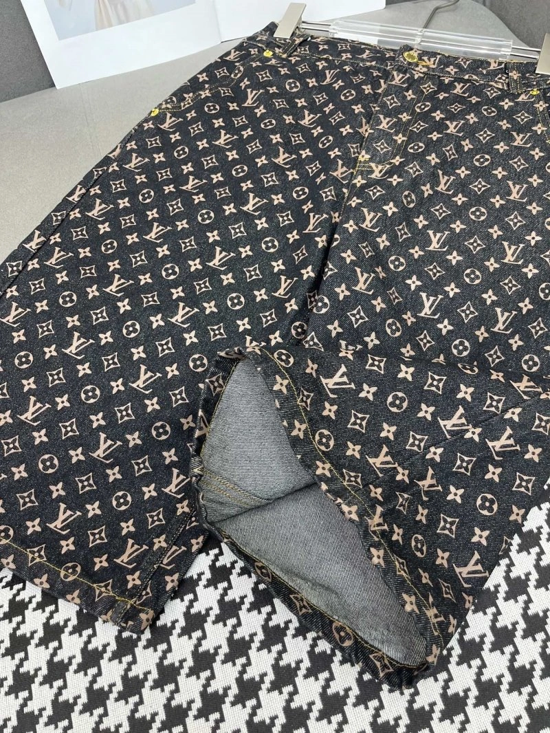 EyeCatching Louis Vuitton Short Pants 131375