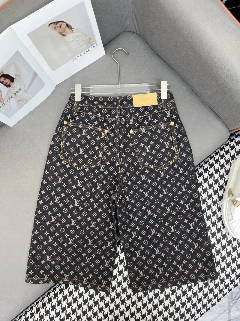 EyeCatching Louis Vuitton Short Pants 131375
