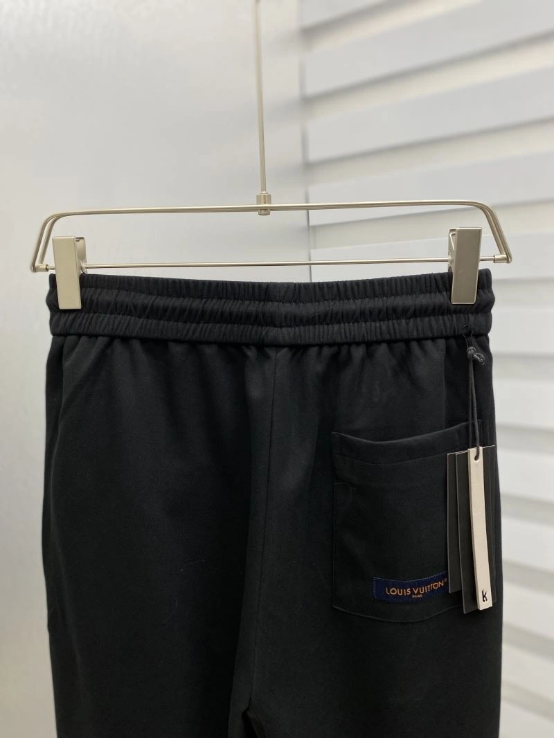 Snug Louis Vuitton Short Pants 133727