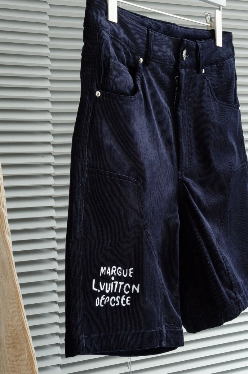 Lightweight Louis Vuitton Short Pants 133713