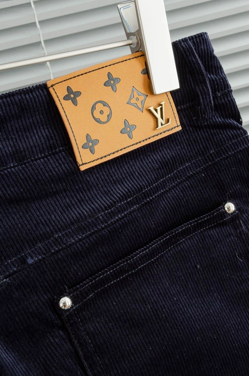 Lightweight Louis Vuitton Short Pants 133713