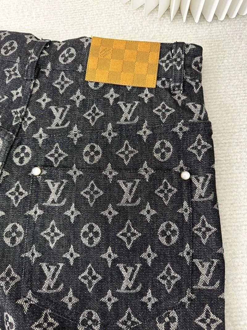 ModernLook Louis Vuitton Short Pants 132757