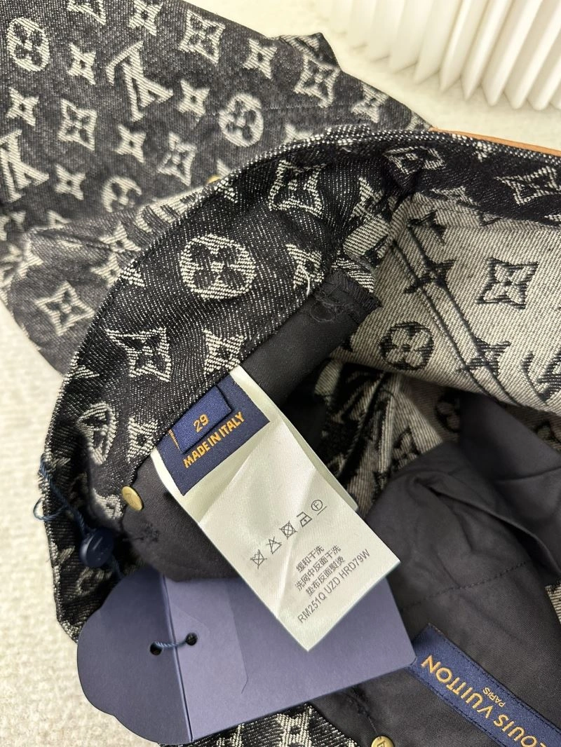 ModernLook Louis Vuitton Short Pants 132757