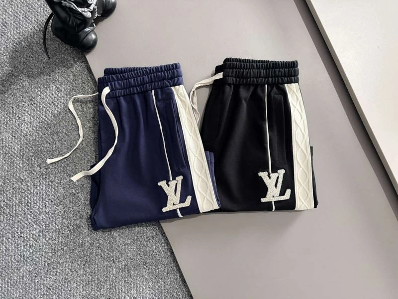 Sleek Louis Vuitton Short Pants 132732