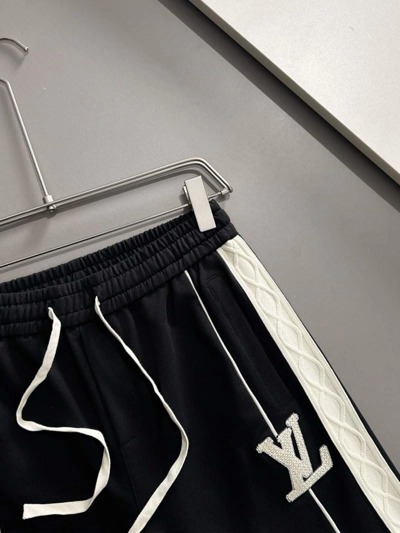 Sleek Louis Vuitton Short Pants 132732