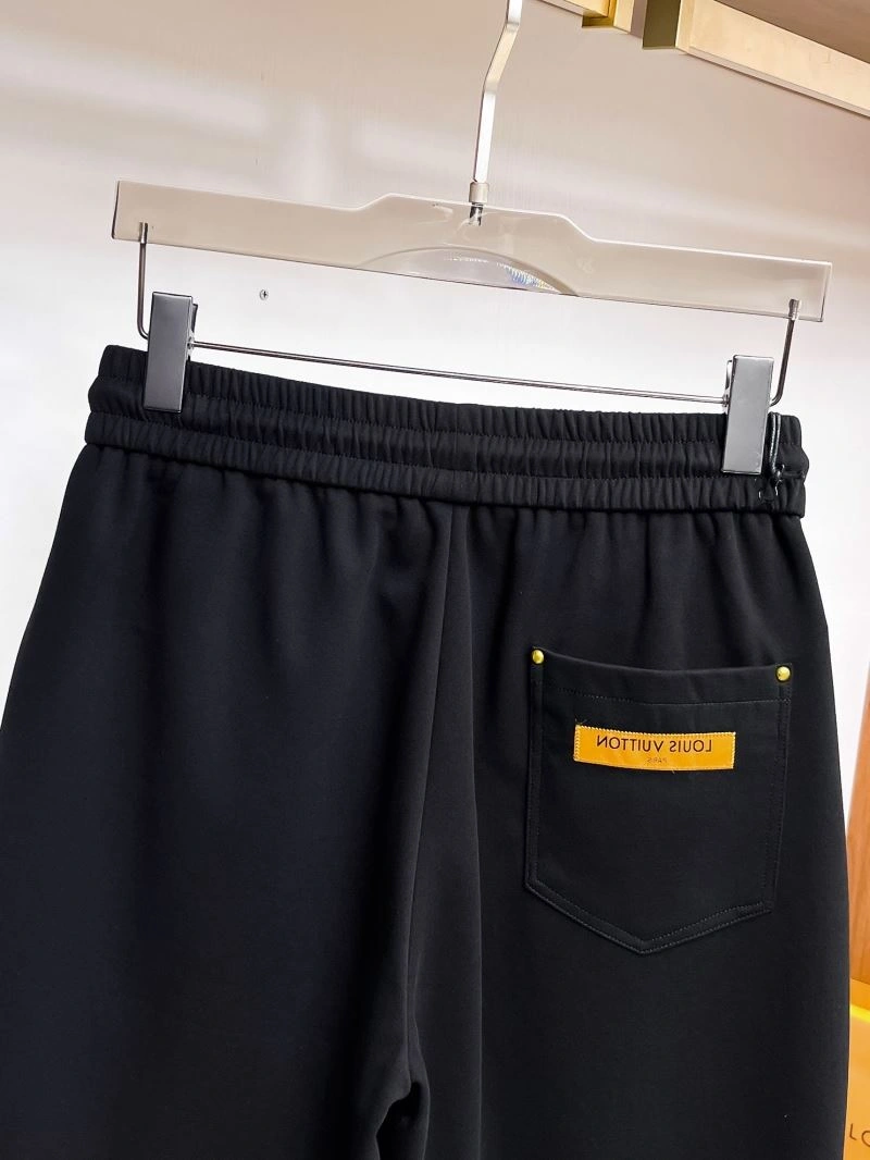 Sporty Louis Vuitton Short Pants 132704