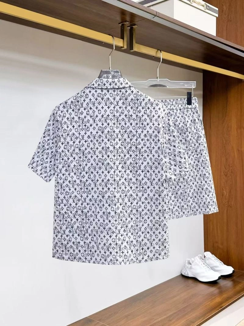 Louis Vuitton Short Suits Practical 132034