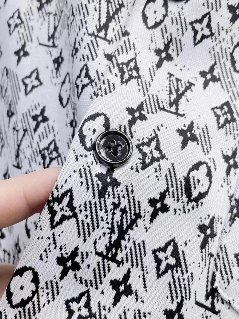 Louis Vuitton Short Suits Practical 132034