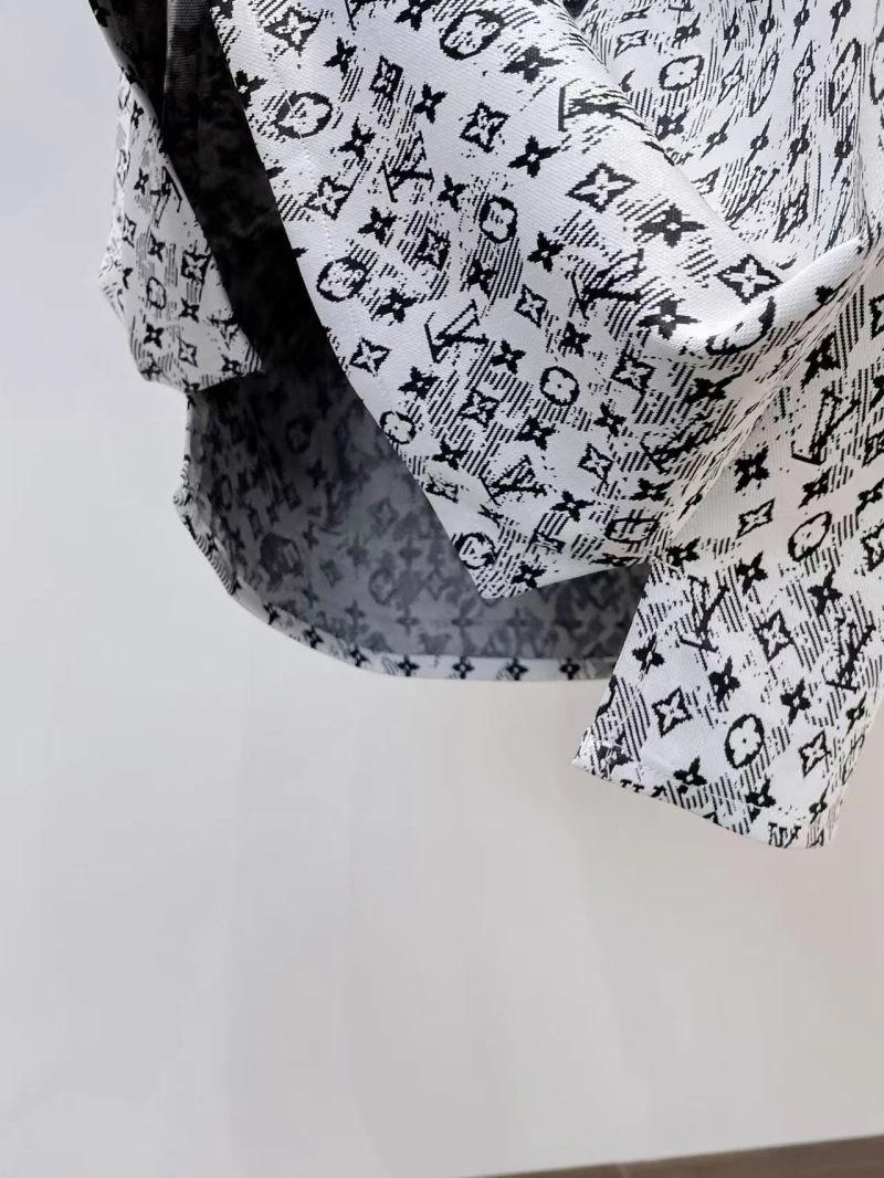 Louis Vuitton Short Suits Practical 132034