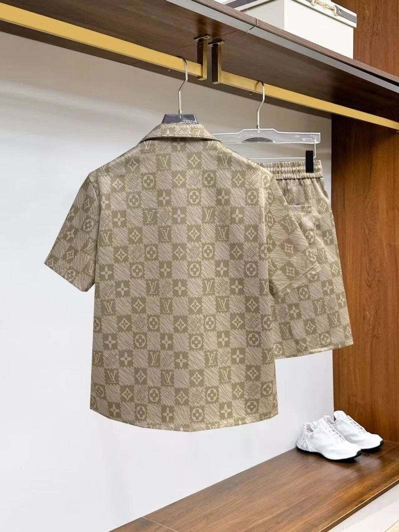 Sleek Louis Vuitton Short Suits 132028