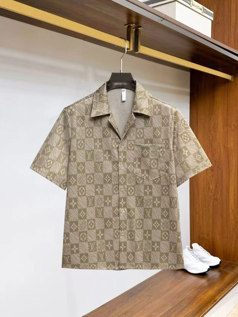 Sleek Louis Vuitton Short Suits 132028