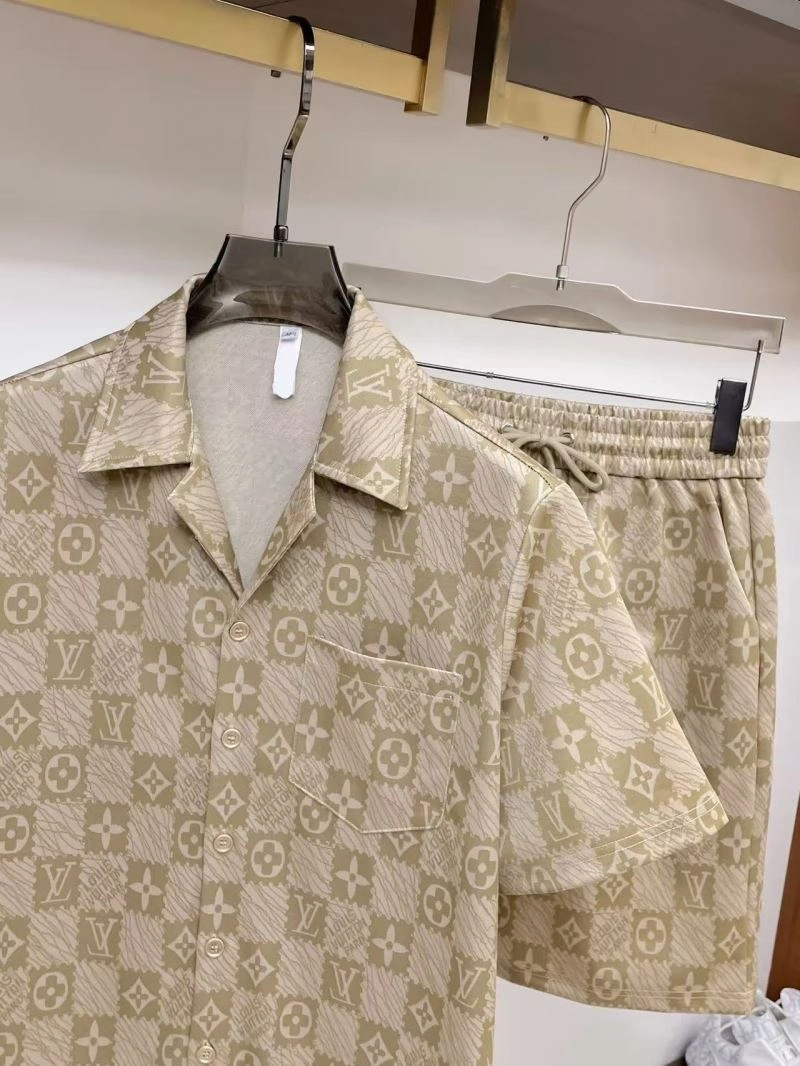 Sleek Louis Vuitton Short Suits 132028
