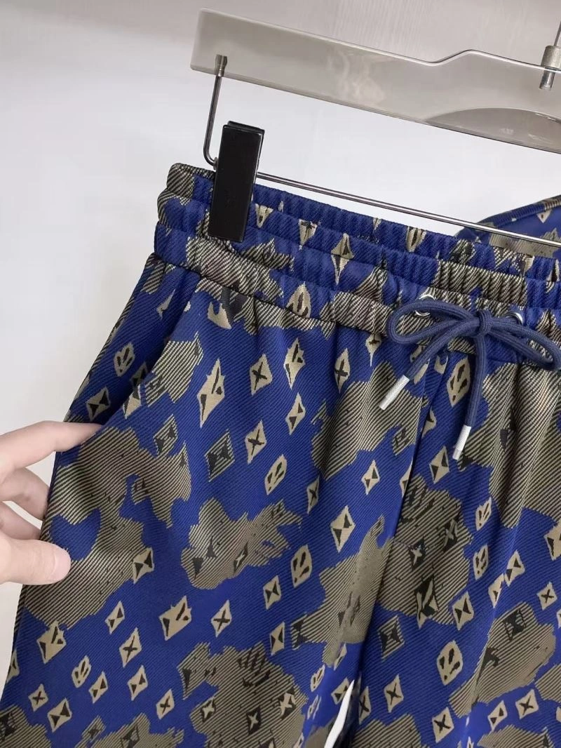 Affordable Louis Vuitton Short Suits 132025