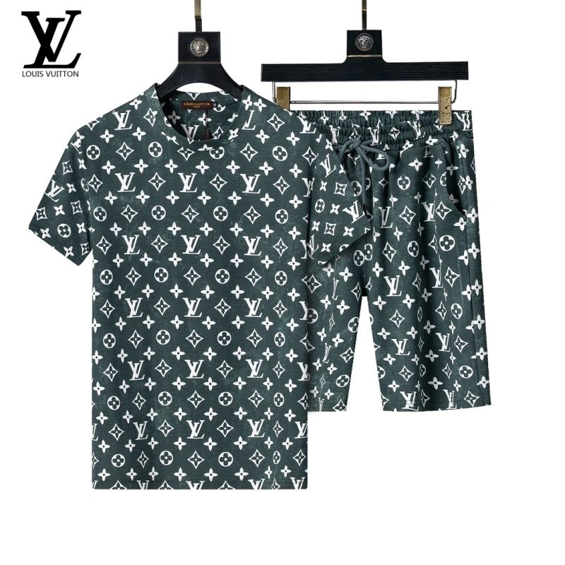 Sleek Louis Vuitton Short Suits 138521