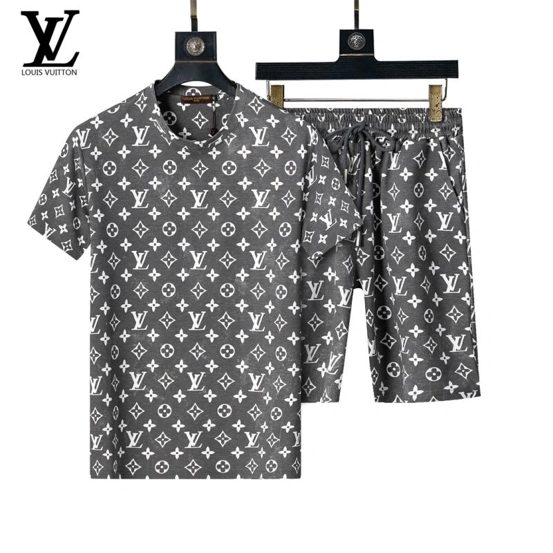 Sleek Louis Vuitton Short Suits 138521