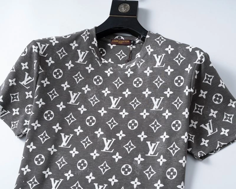 Sleek Louis Vuitton Short Suits 138521