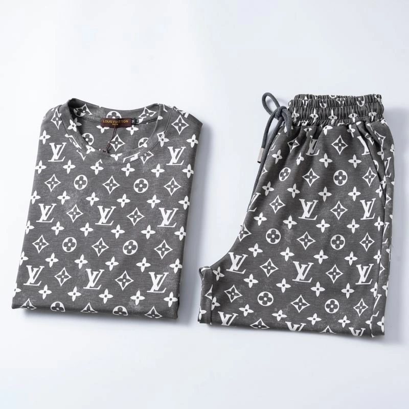 Sleek Louis Vuitton Short Suits 138521