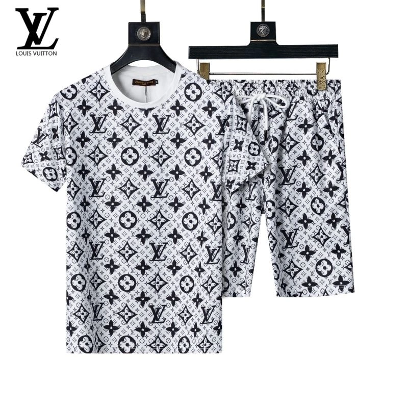 Lightweight Louis Vuitton Short Suits 138514