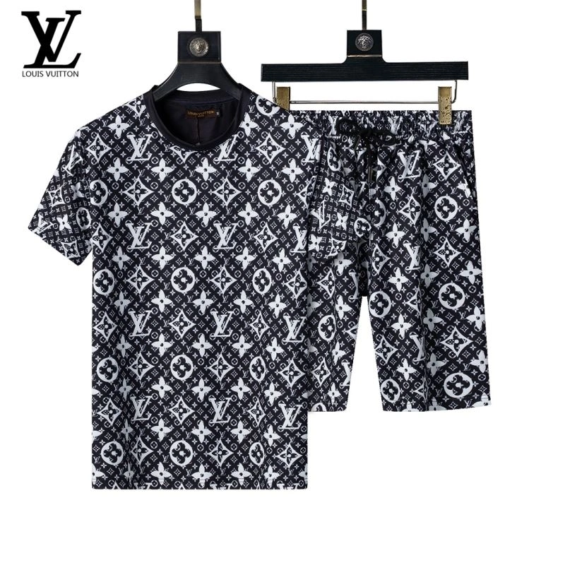 Lightweight Louis Vuitton Short Suits 138514