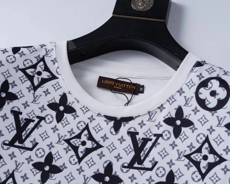 Lightweight Louis Vuitton Short Suits 138514