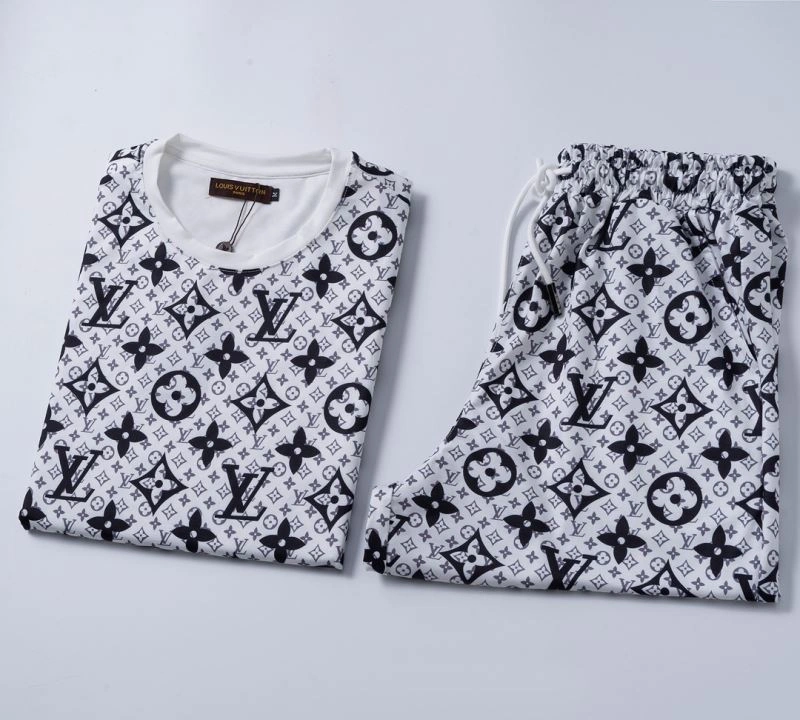 Lightweight Louis Vuitton Short Suits 138514