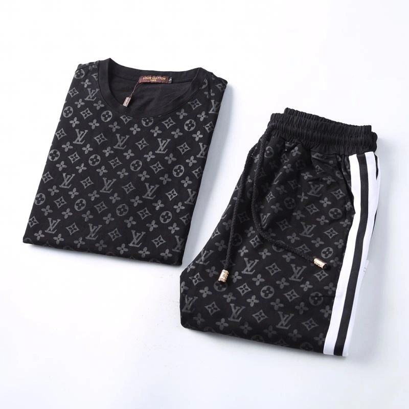 Lightweight Louis Vuitton Short Suits 138508