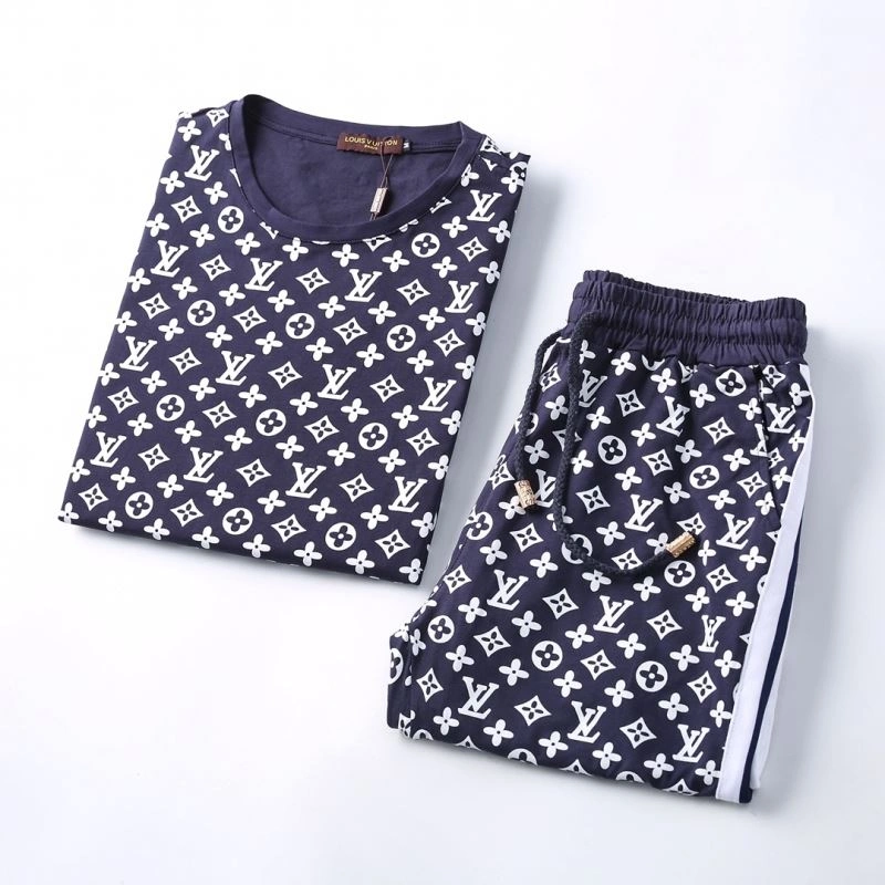 Lightweight Louis Vuitton Short Suits 138508