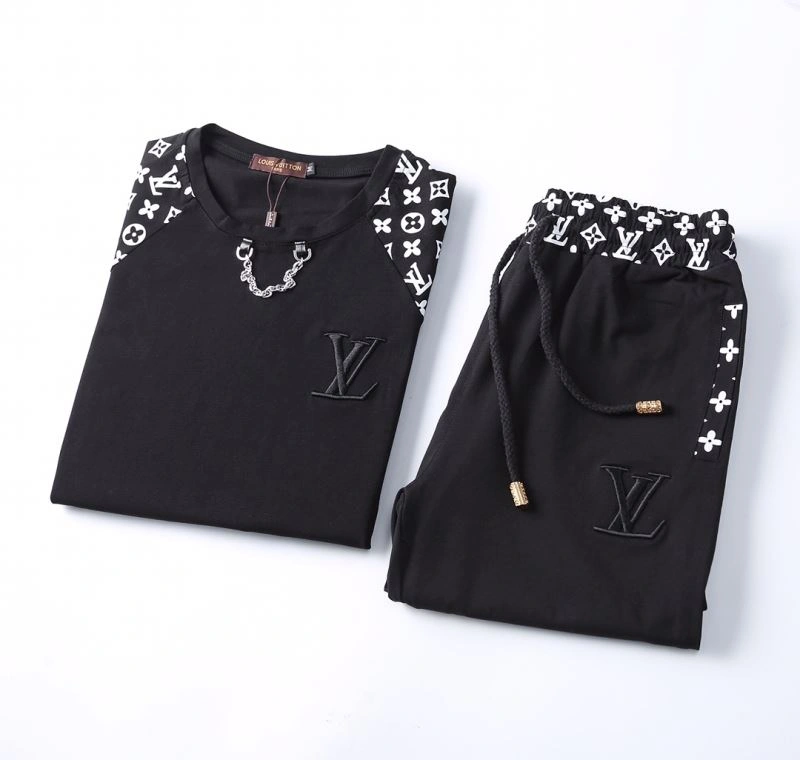 Louis Vuitton Short Suits Practical 138510