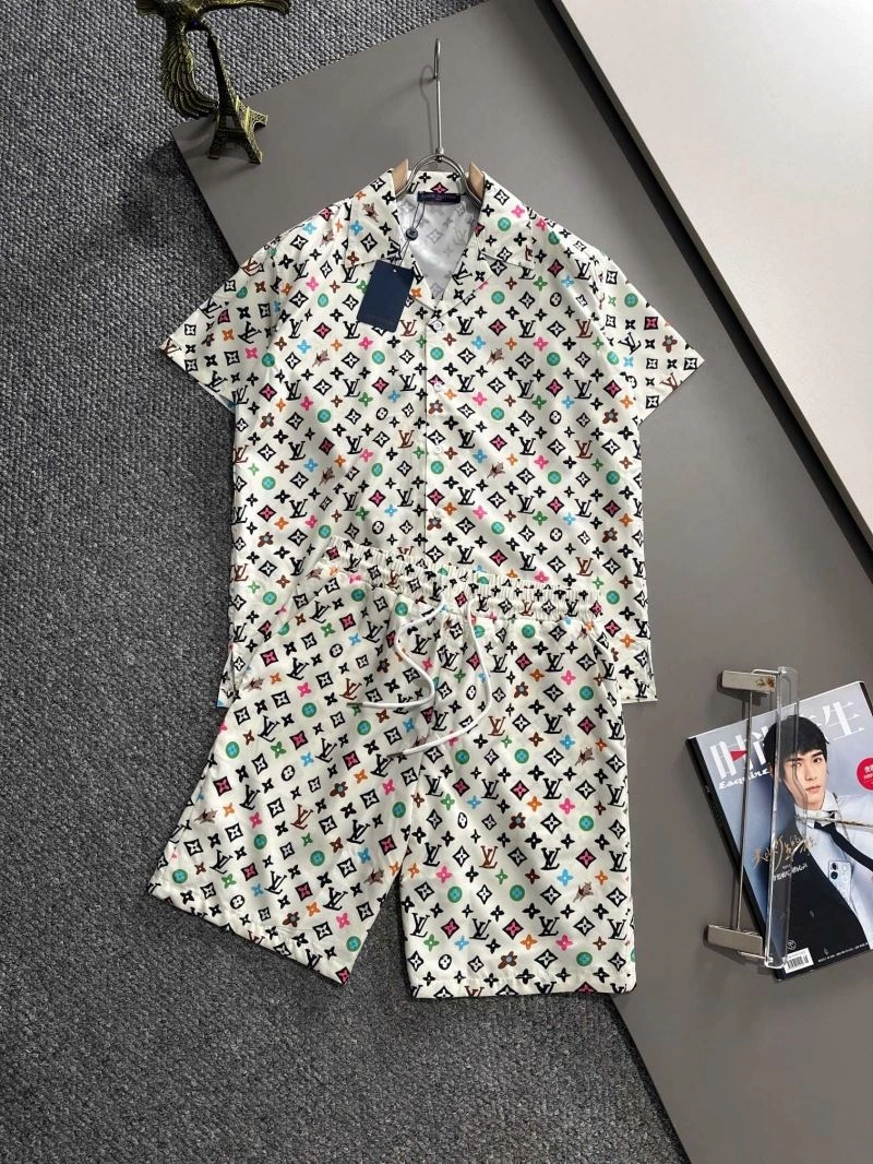 Trendy Louis Vuitton Short Suits 138509