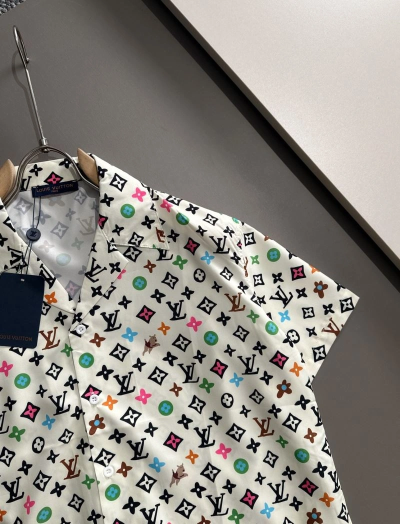 Trendy Louis Vuitton Short Suits 138509