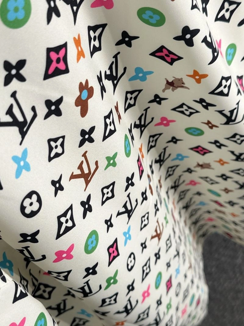 Trendy Louis Vuitton Short Suits 138509