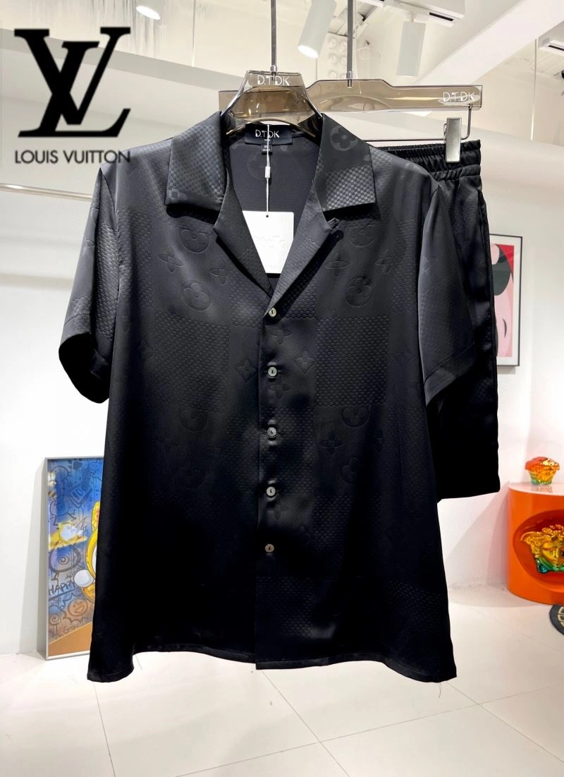 Versatile Louis Vuitton Short Suits 131981
