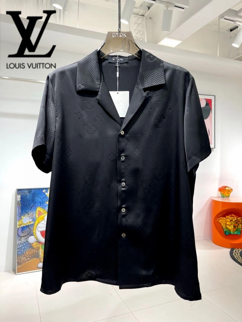Versatile Louis Vuitton Short Suits 131981