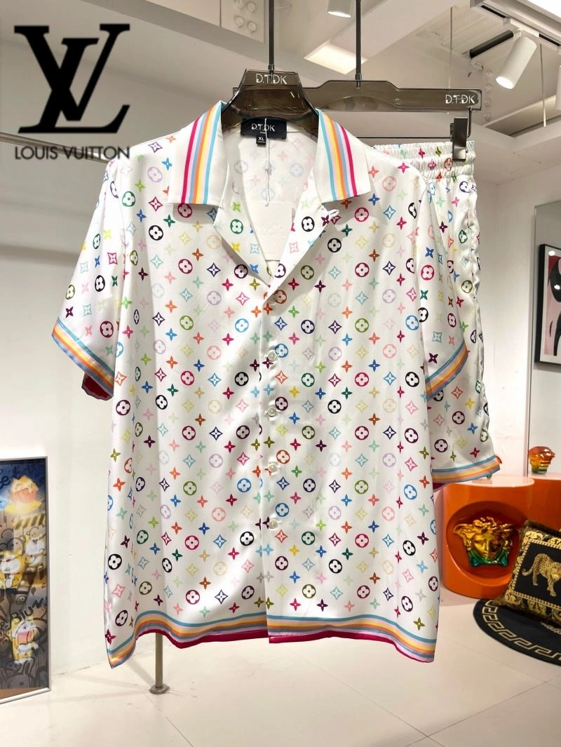 Refined Louis Vuitton Short Suits 131997