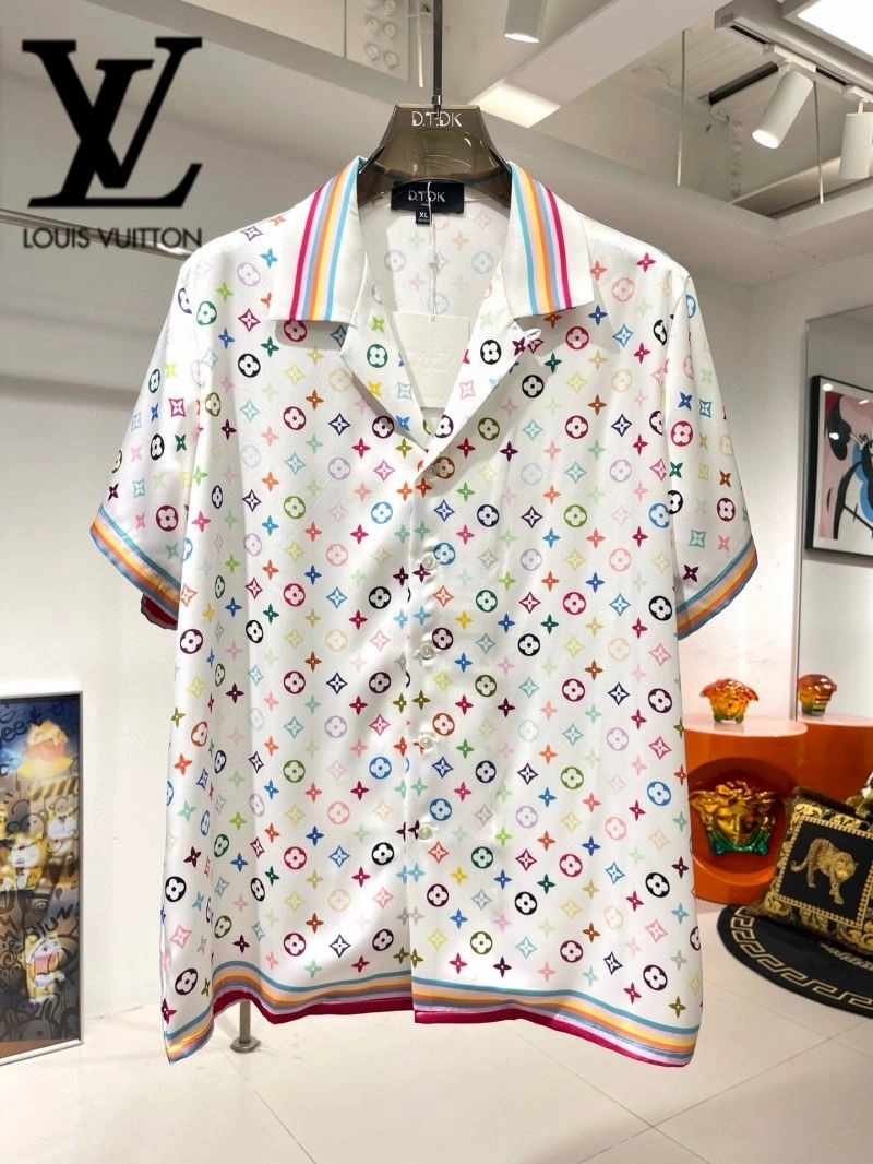 Refined Louis Vuitton Short Suits 131997